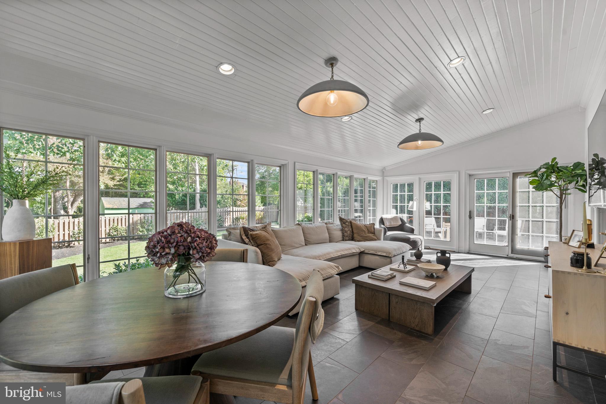 KINGS MANOR SCOTTS - Residential