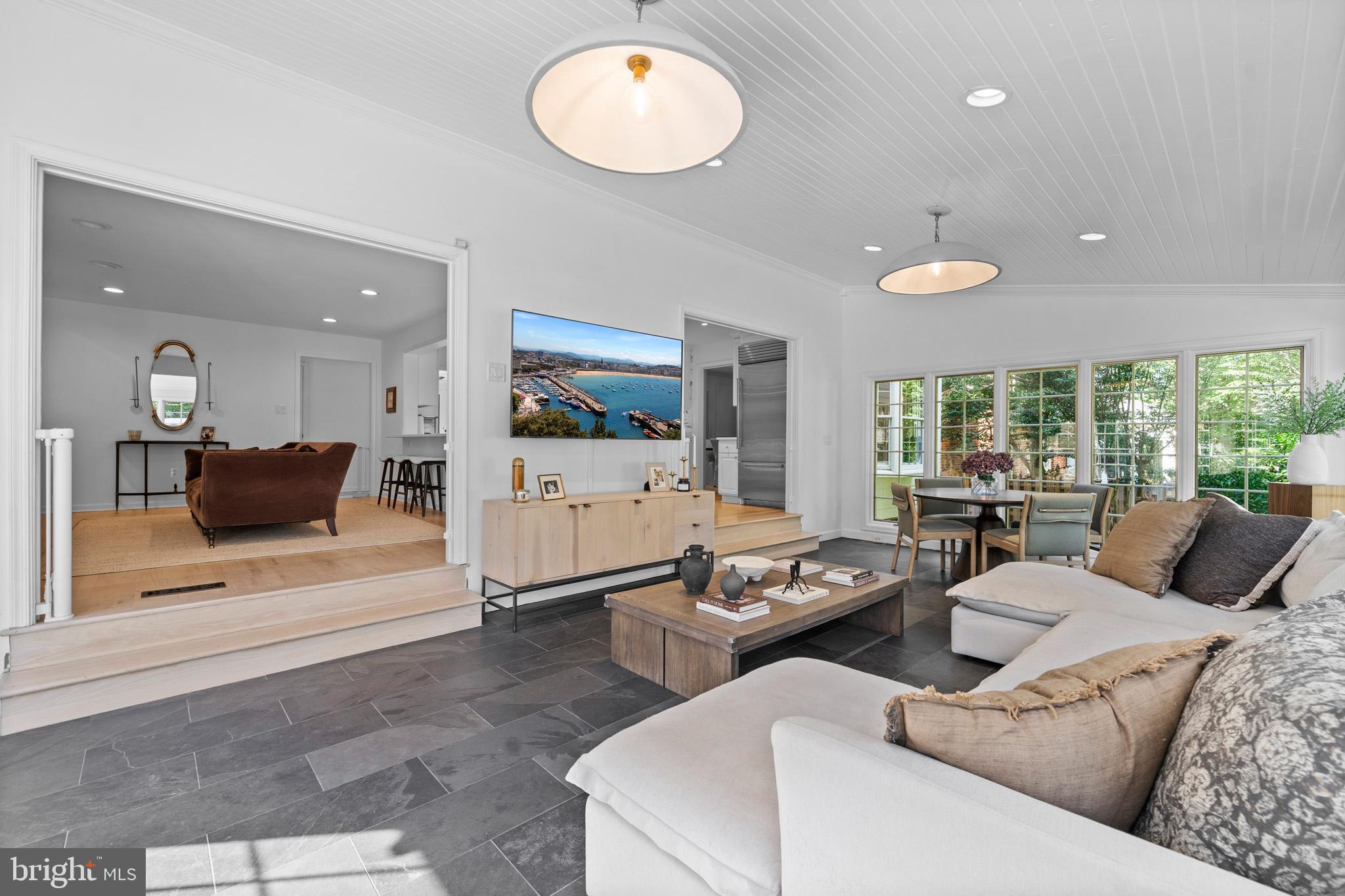 KINGS MANOR SCOTTS - Residential