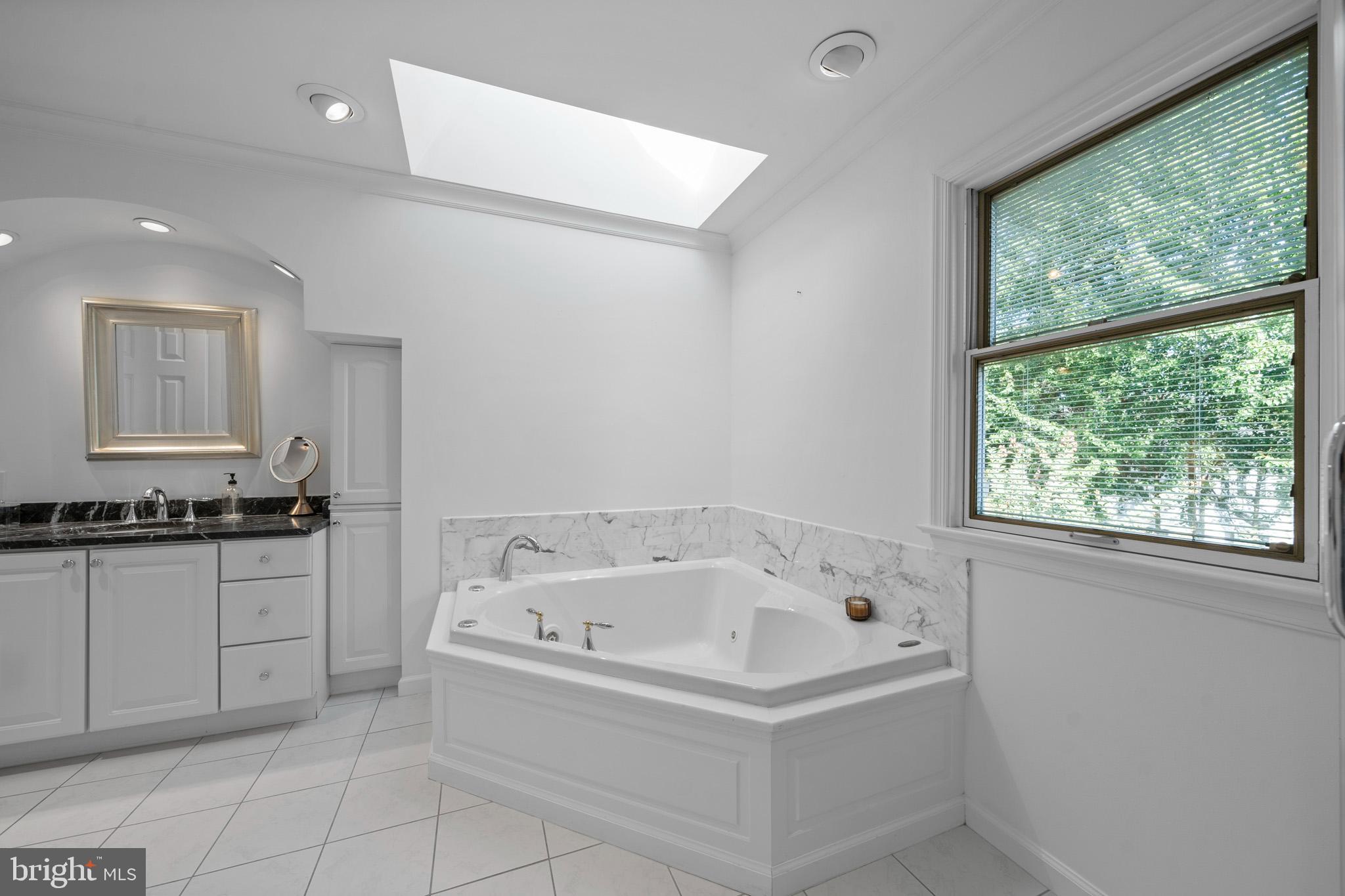 KINGS MANOR SCOTTS - Residential