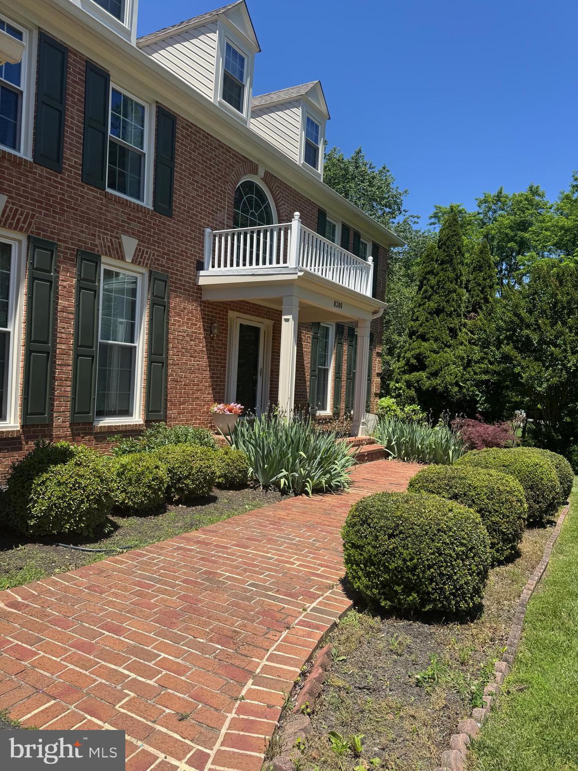 8300 APPLE COURT