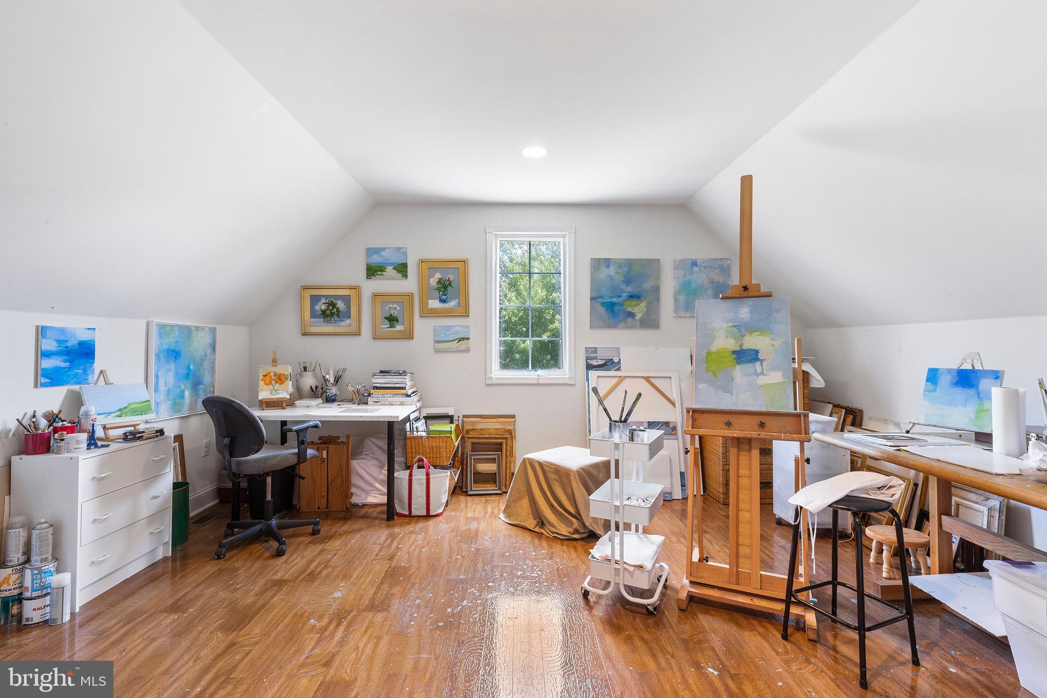 COUNTRYVIEW - Residential