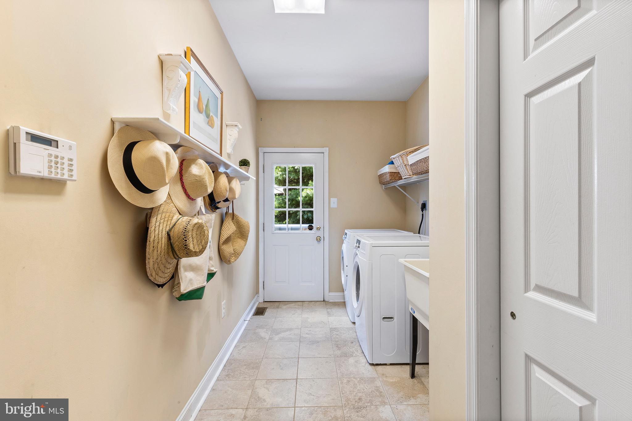 COUNTRYVIEW - Residential