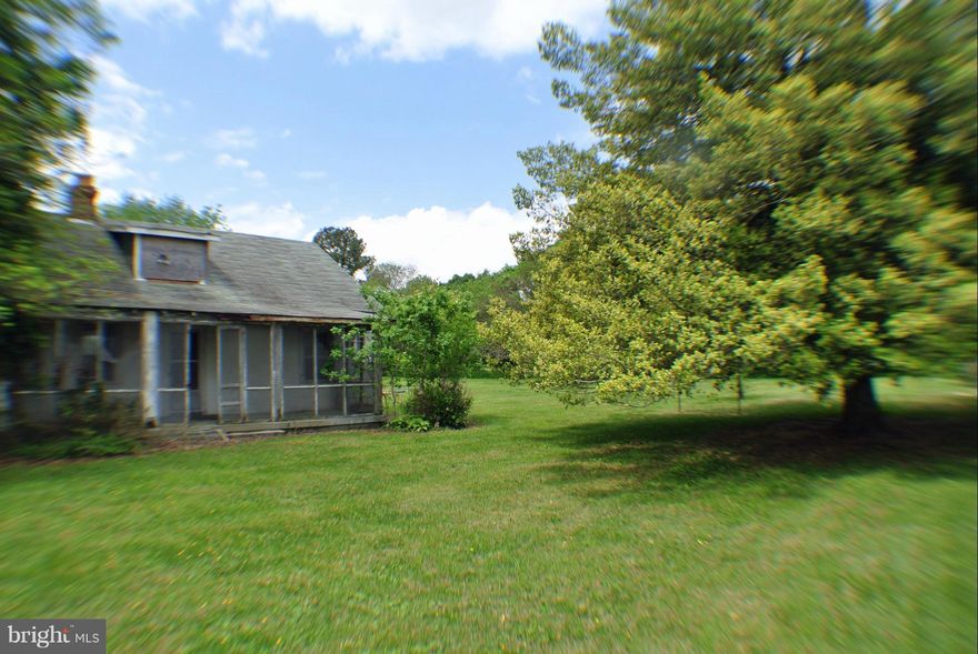 PRICE RED! Southern charm; appealing & splendid river views could be yours. 3-Ac lvl prop above flood; offered as 1 lot- pssblty of 2. Bck lot w/water acc esmnt. House & 3 outbldgs maintained for footprint. Value in land. 1900 sf house. New (5yr) permitted septic system. Near Dahlgren Naval S W base & Patuxent Nav Stn. House core is log structure. 1-hr from Woodrow W. brdg. River stone F; deep H2O