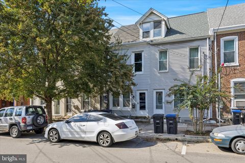 108 MAPLE STREET CONSHOHOCKEN PA 19428