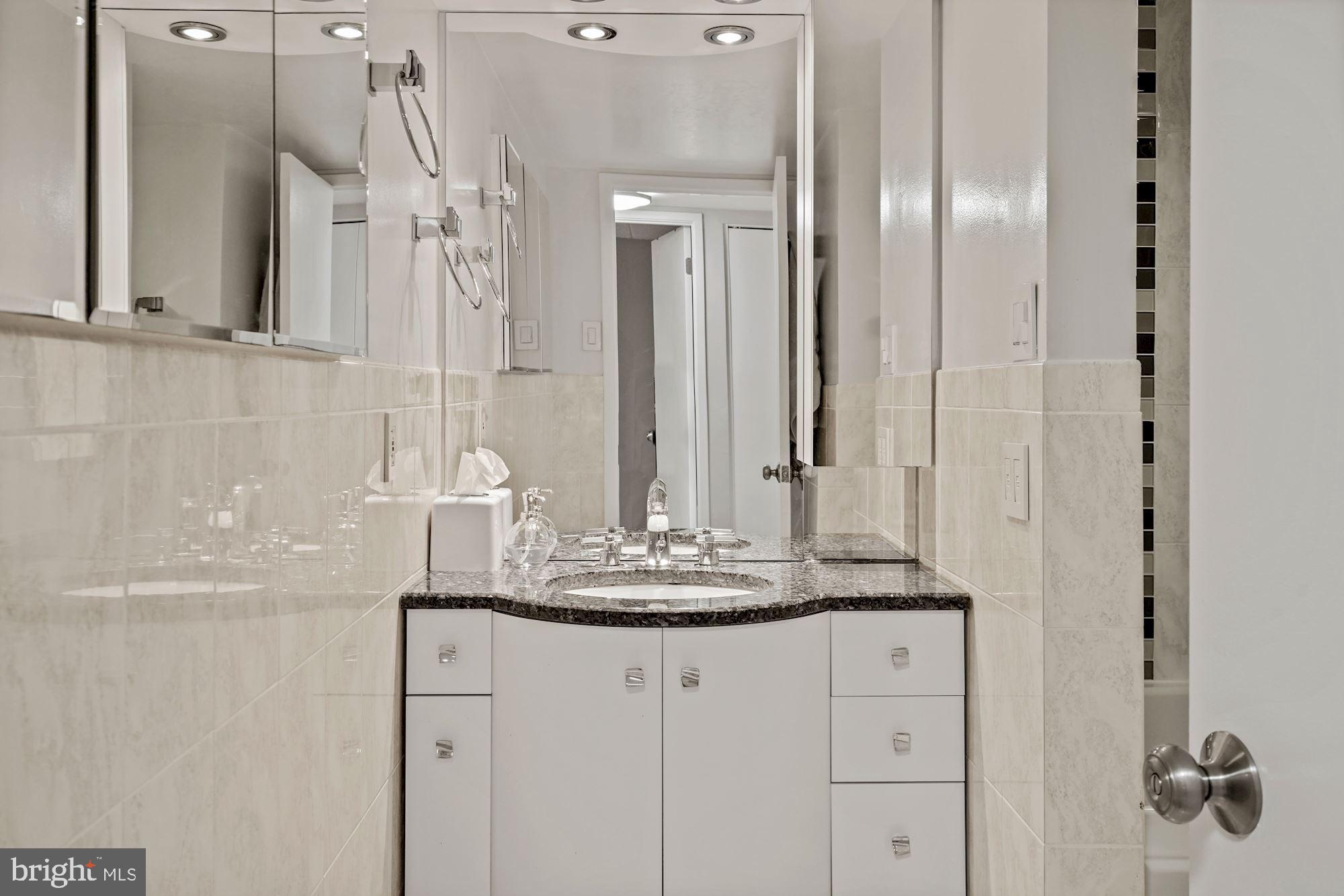 ALEXANDRIA OVERLOOK - Residential Lease