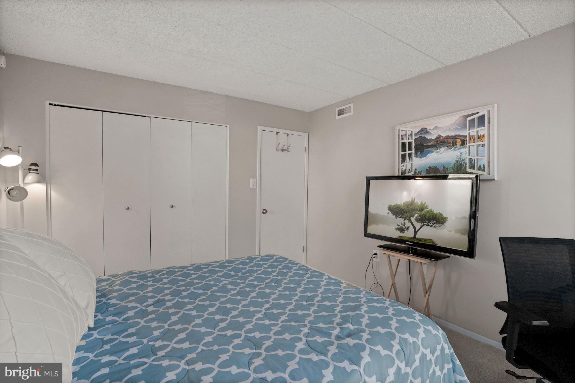 ALEXANDRIA OVERLOOK - Residential Lease