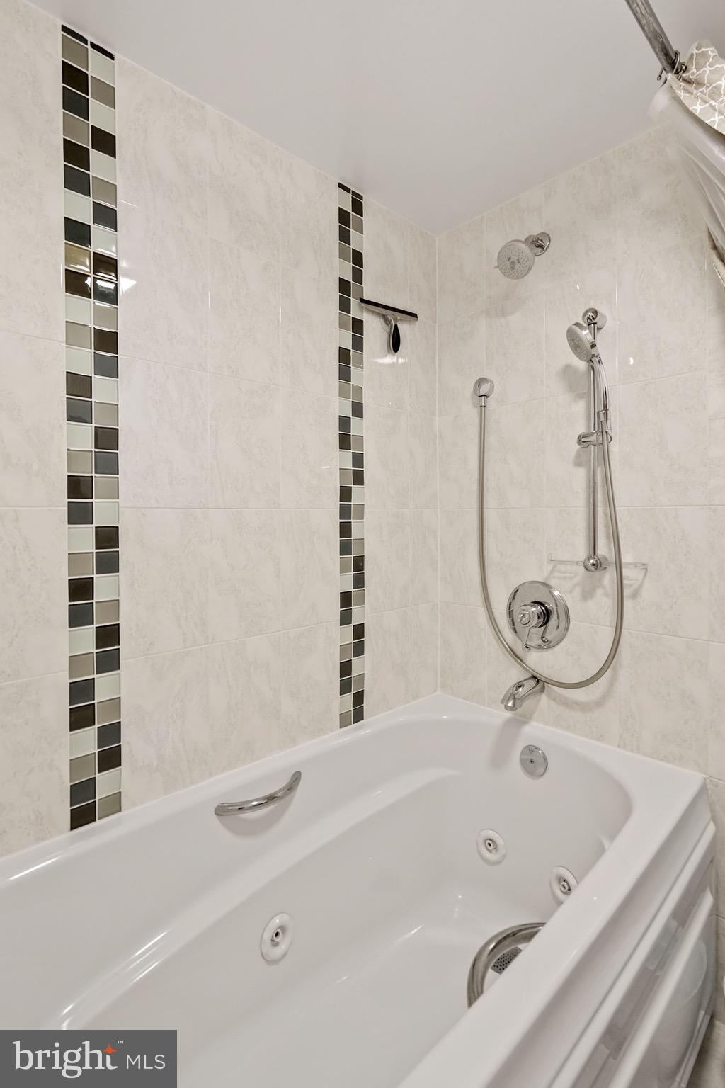 ALEXANDRIA OVERLOOK - Residential Lease