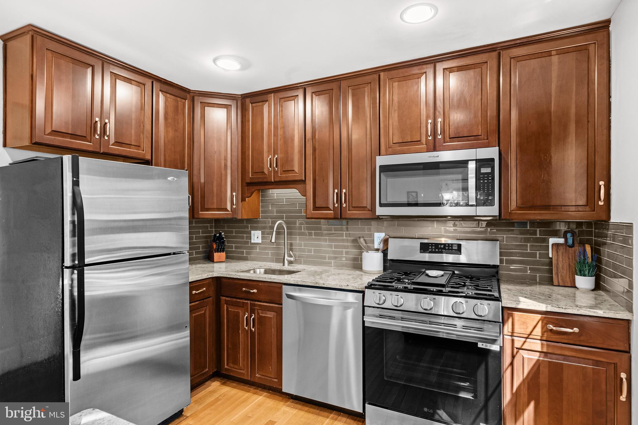 LAKE BRADDOCK - Residential