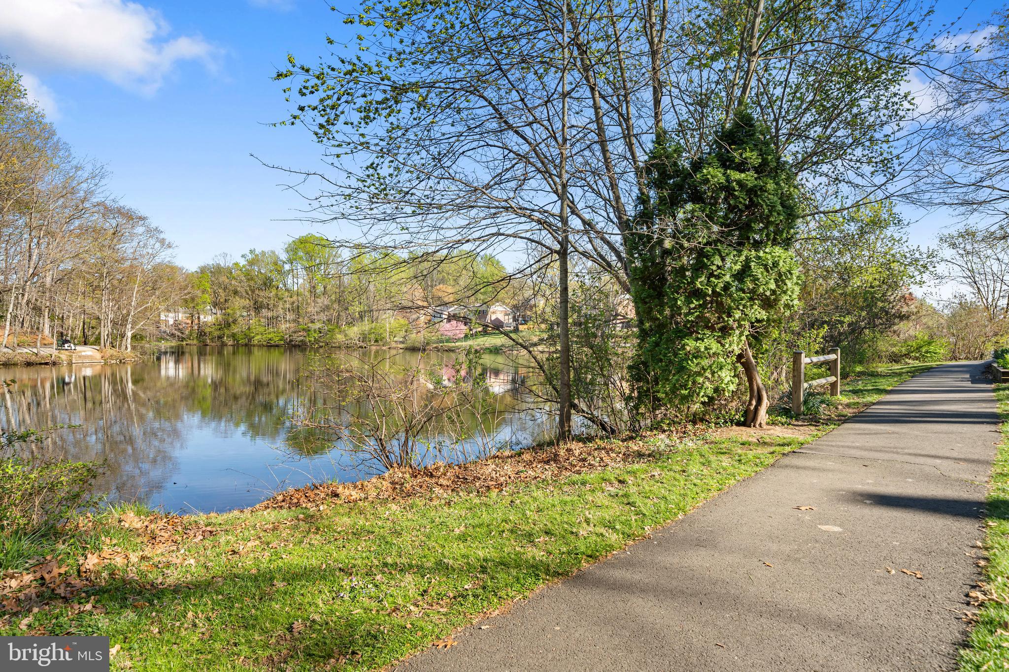 LAKE BRADDOCK - Residential