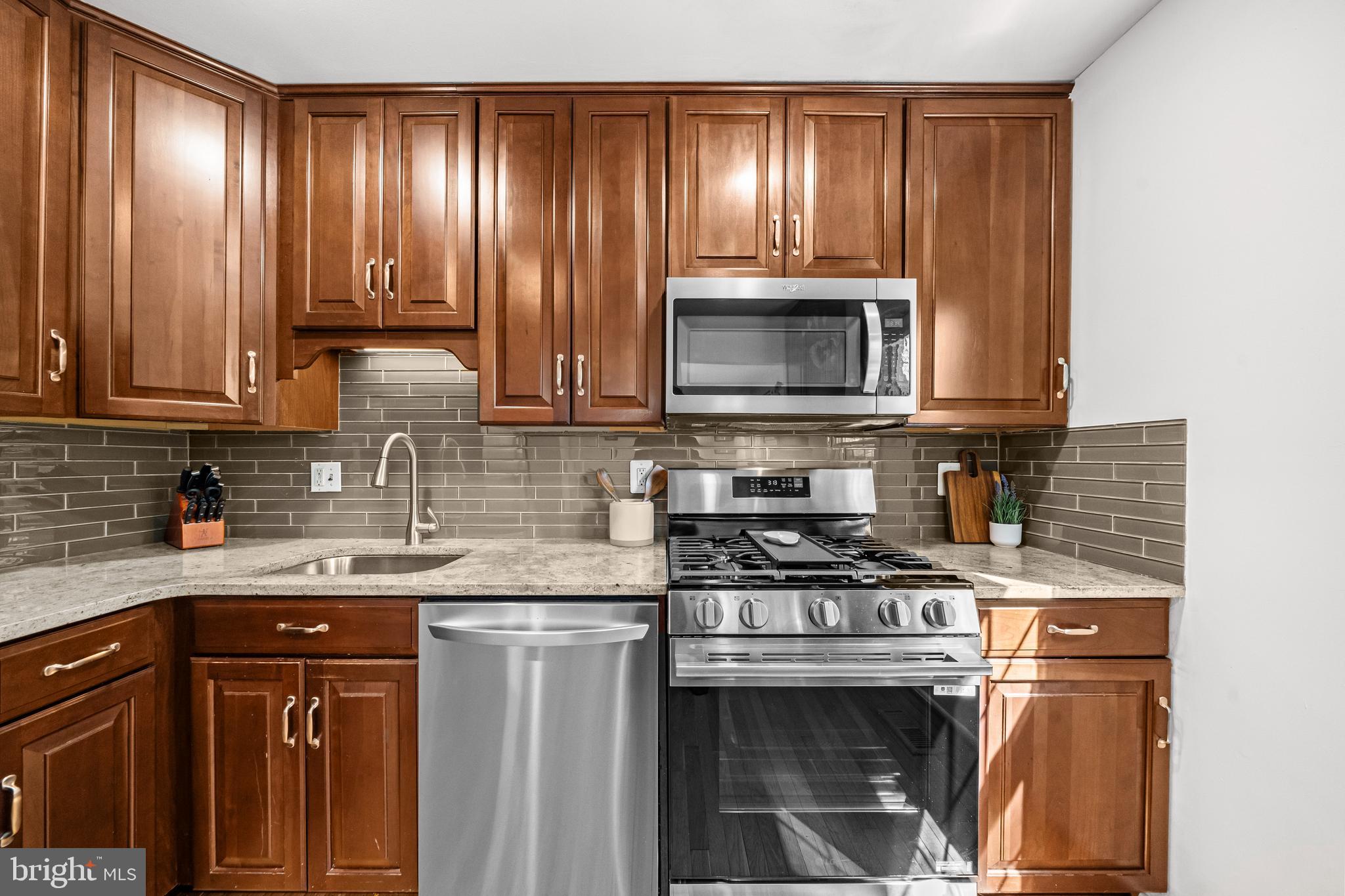 LAKE BRADDOCK - Residential