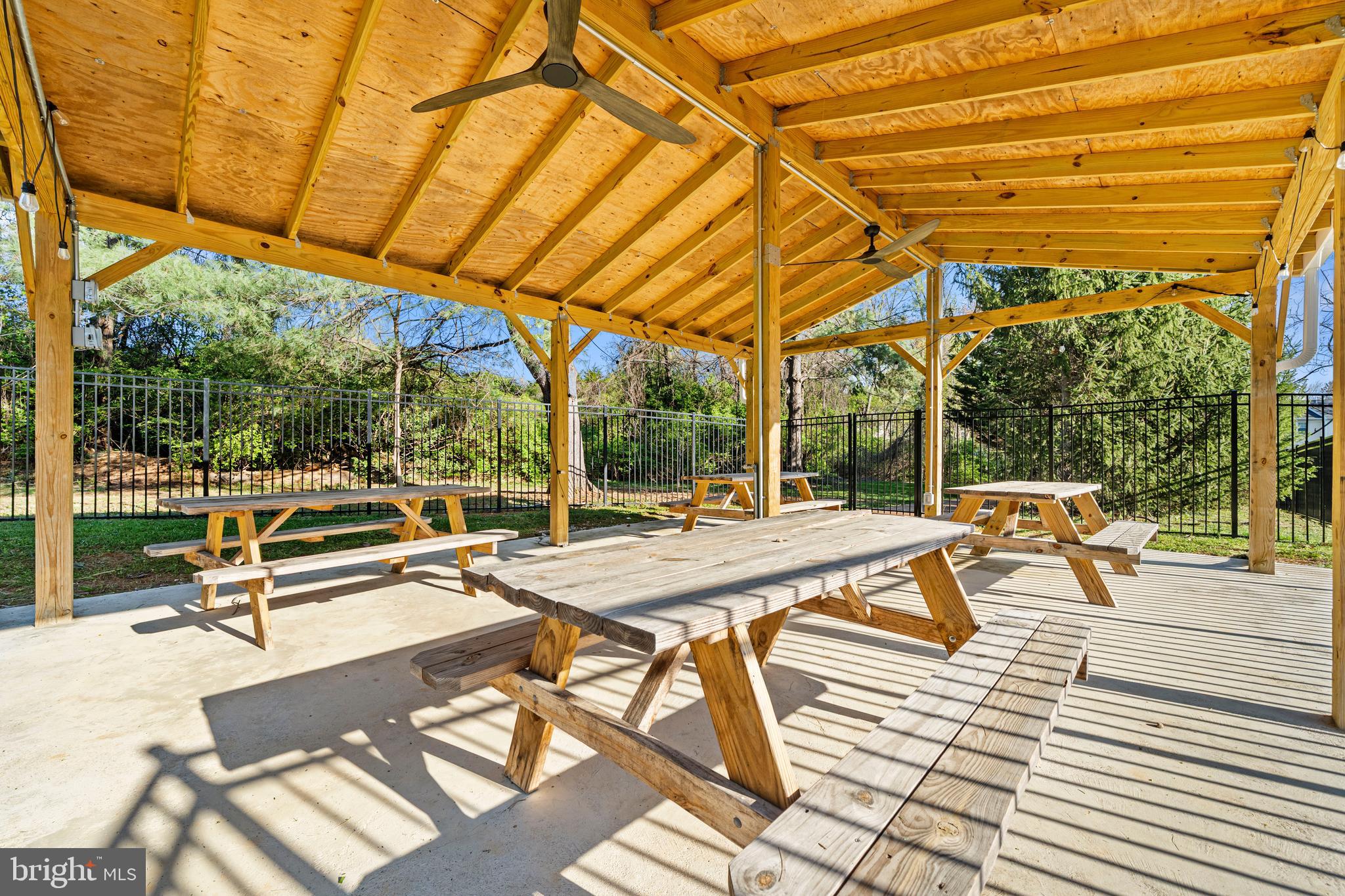 LAKE BRADDOCK - Residential