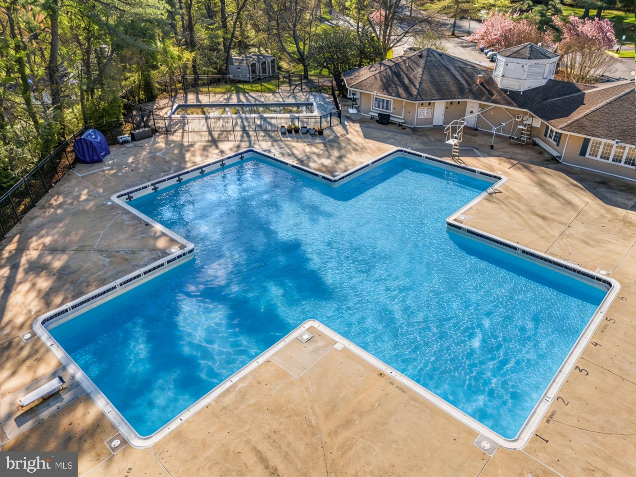 LAKE BRADDOCK - Residential