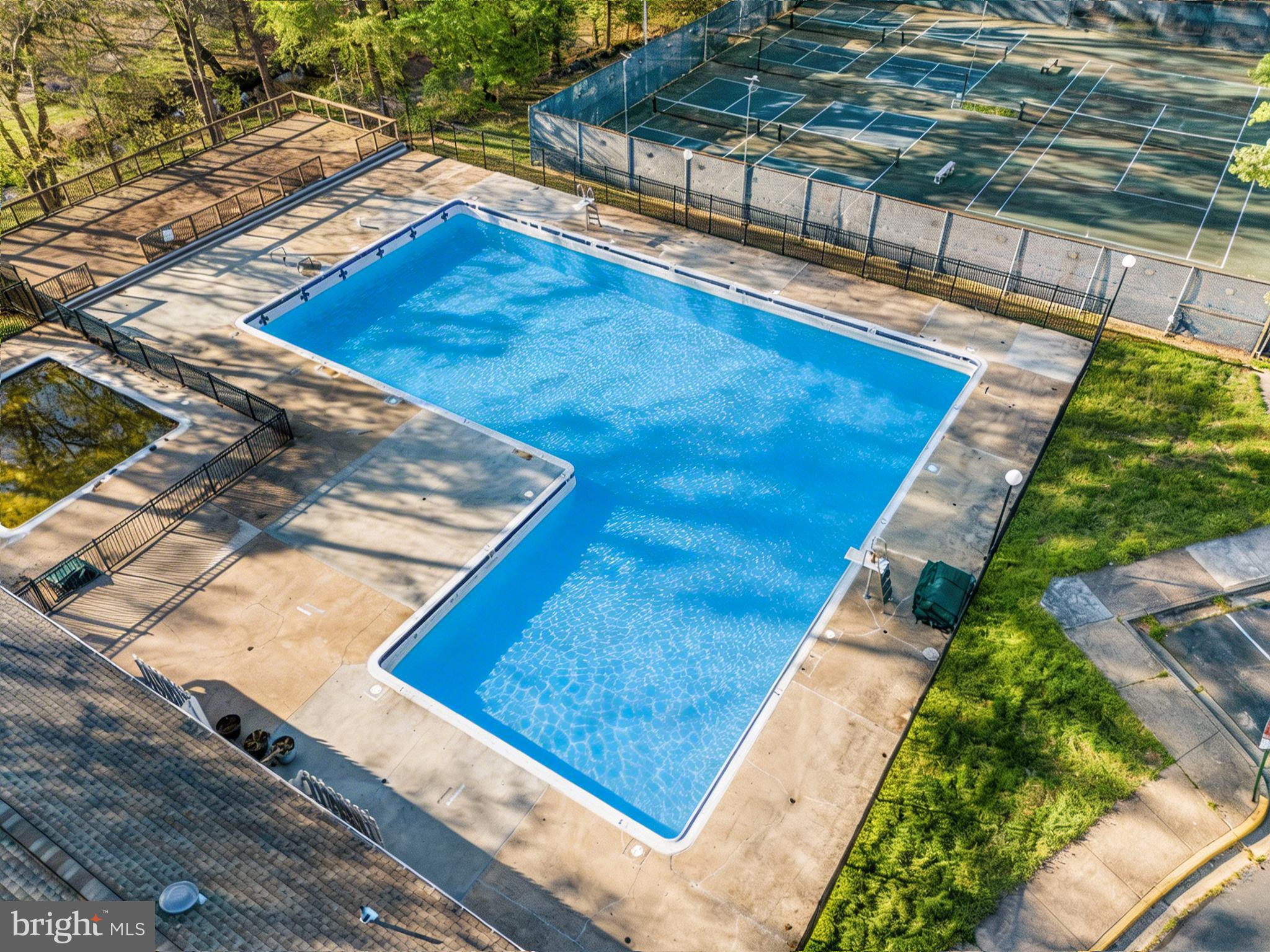 LAKE BRADDOCK - Residential