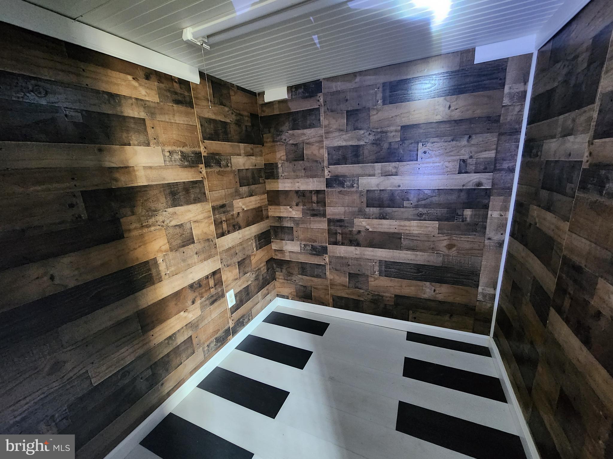 FOUR BY FOUR - Residential