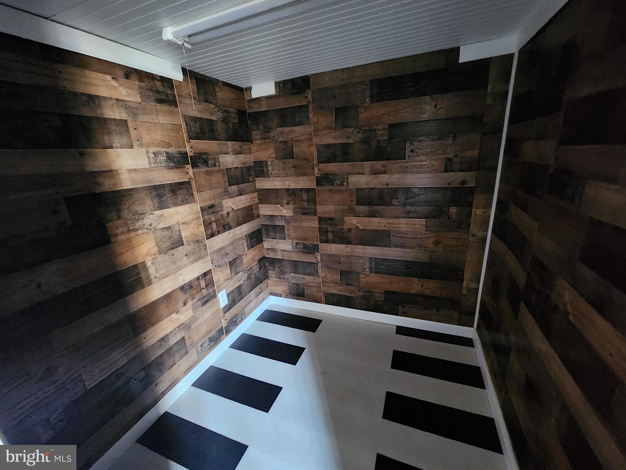 FOUR BY FOUR - Residential