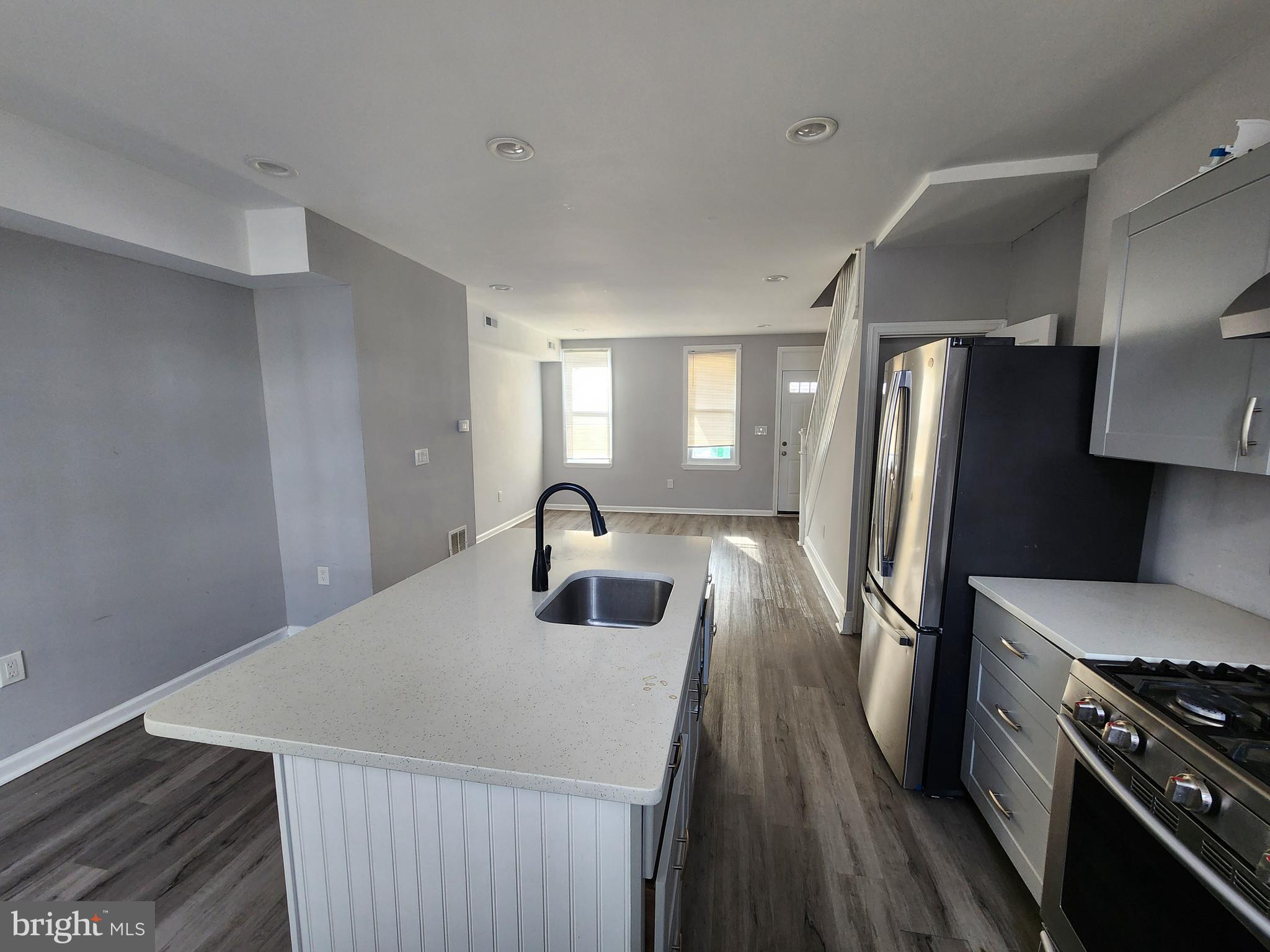 FOUR BY FOUR - Residential