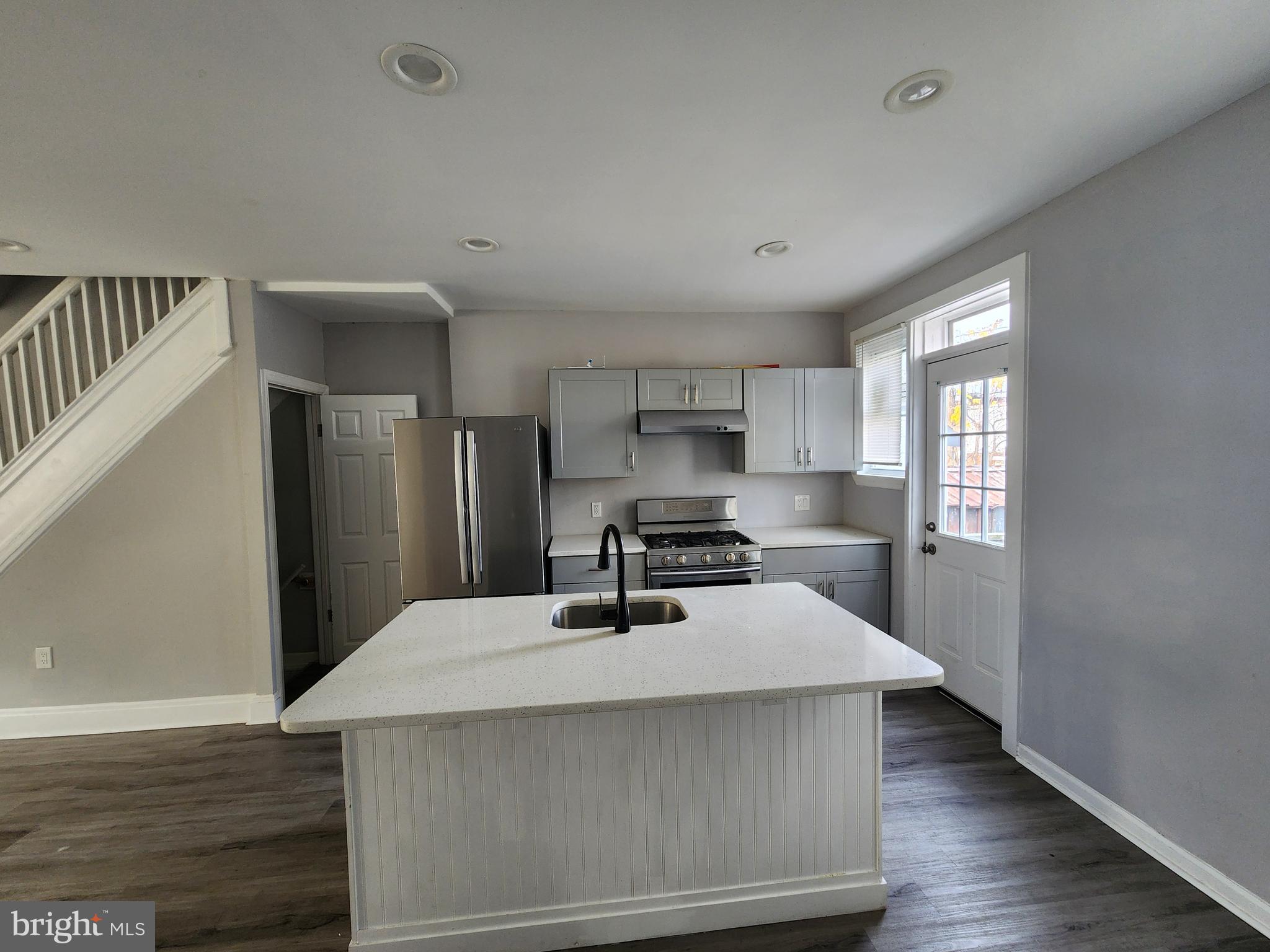 FOUR BY FOUR - Residential