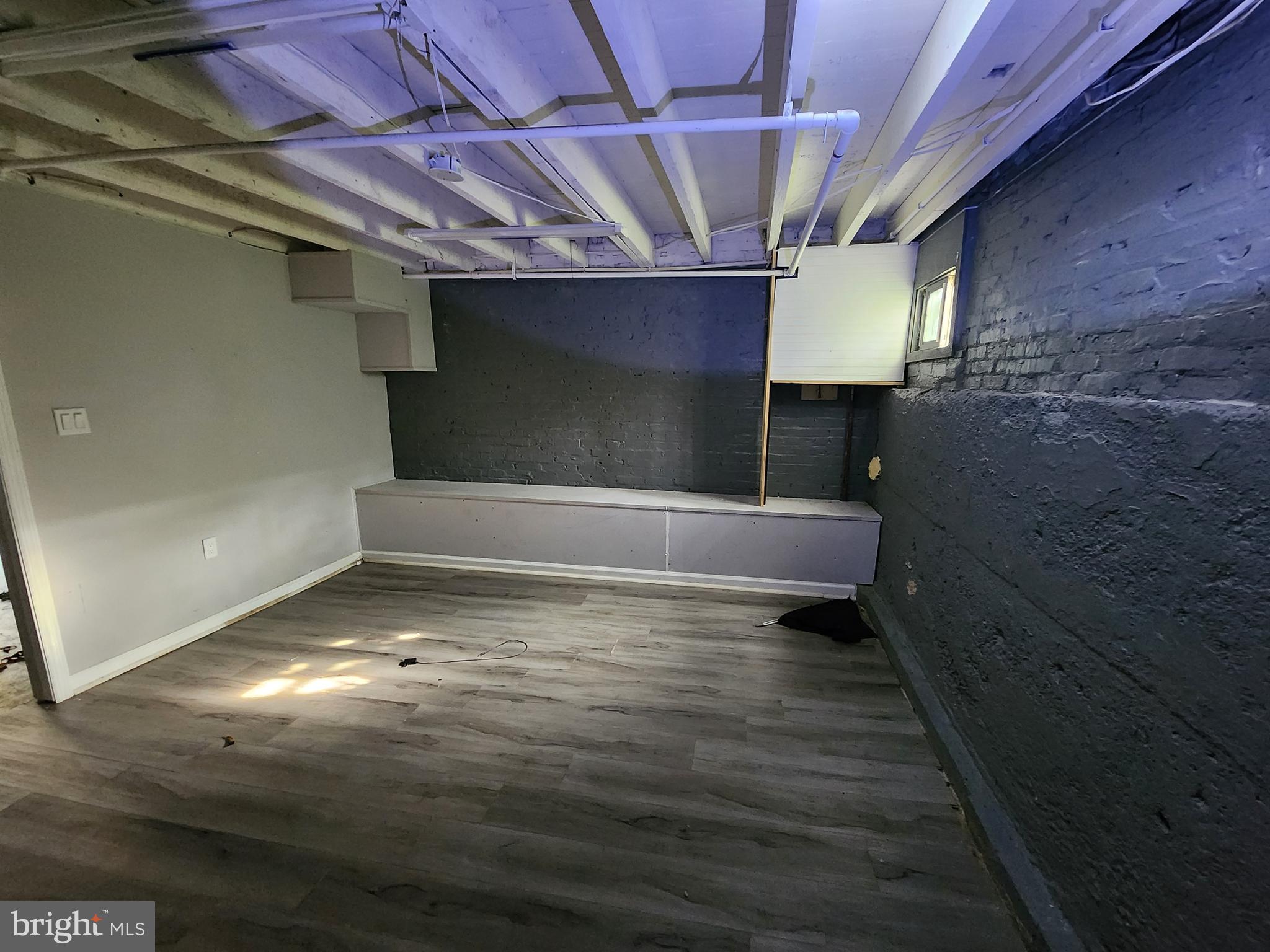 FOUR BY FOUR - Residential