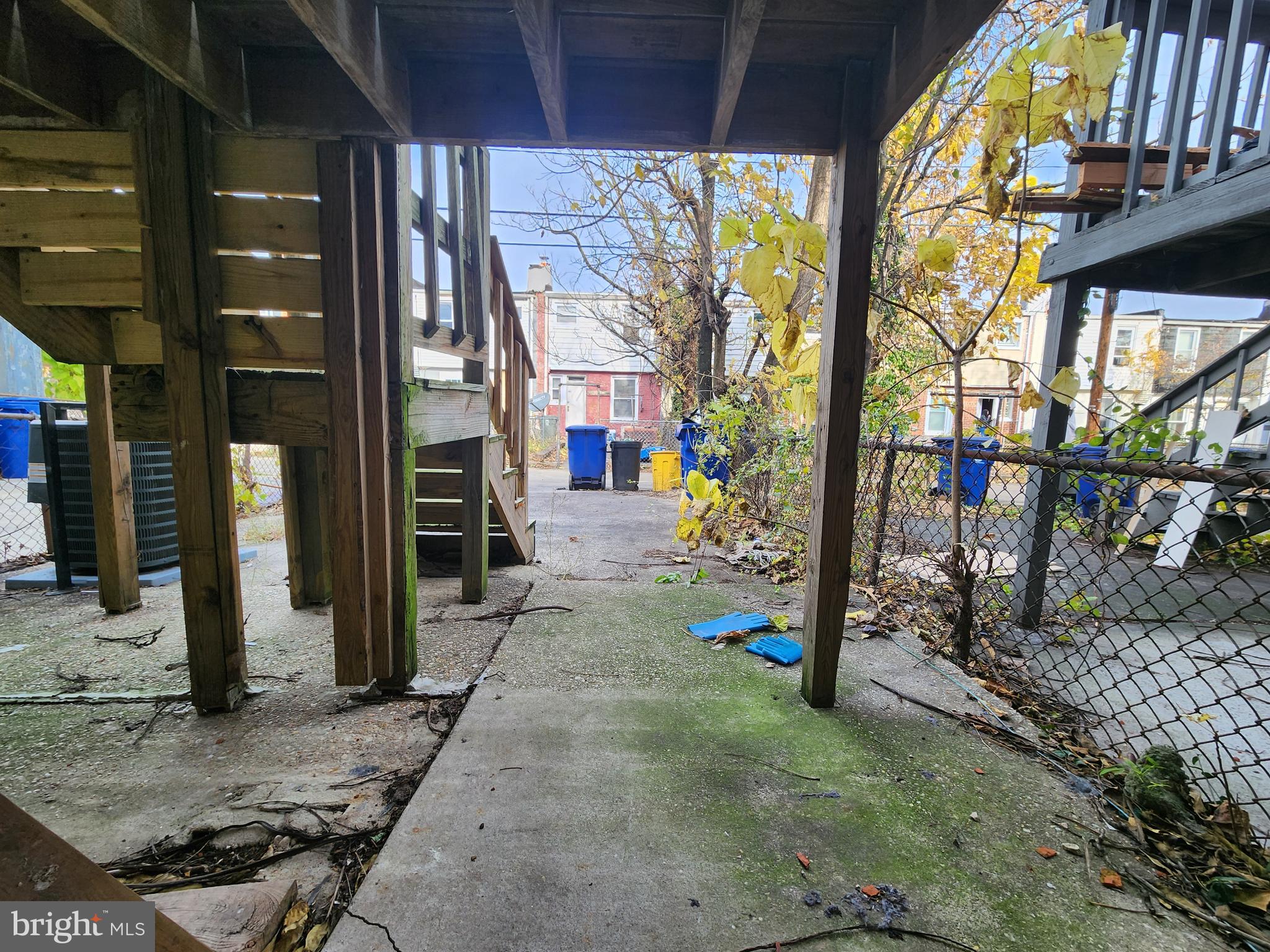 FOUR BY FOUR - Residential