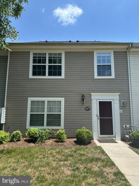 Townhouse For Rent - 43577 Patching Pond Square<br/> Loudoun County, ASHBURN, VA 20147