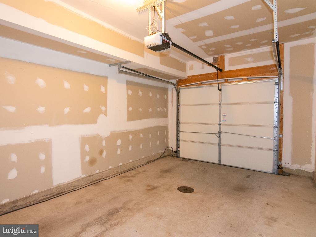 RIVER OAKS - Residential Lease