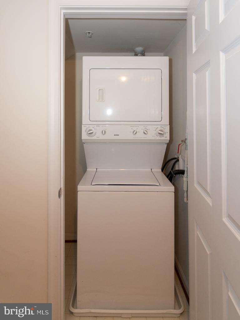 RIVER OAKS - Residential Lease