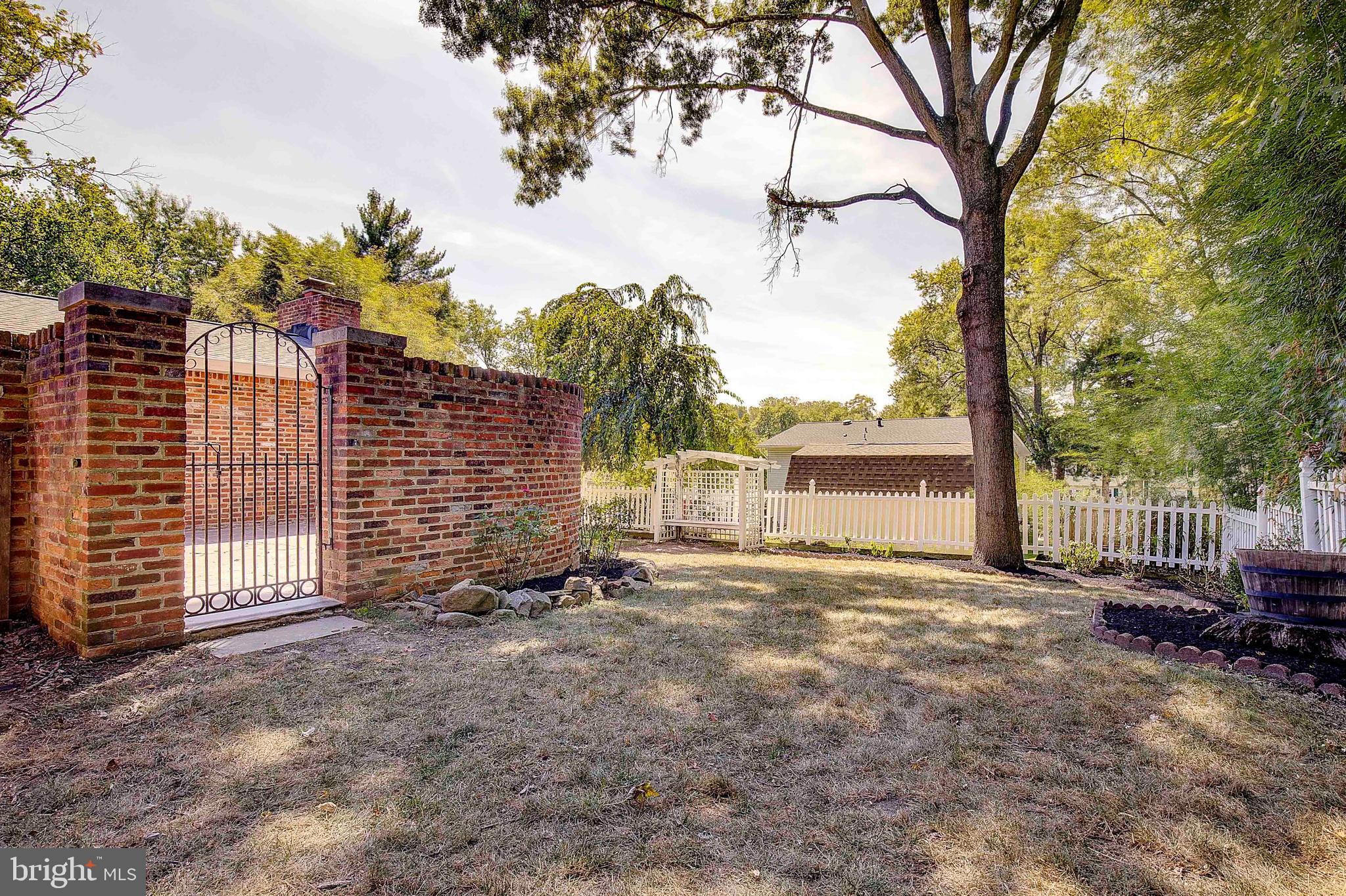 FOUR SEASONS ESTATES - Residential