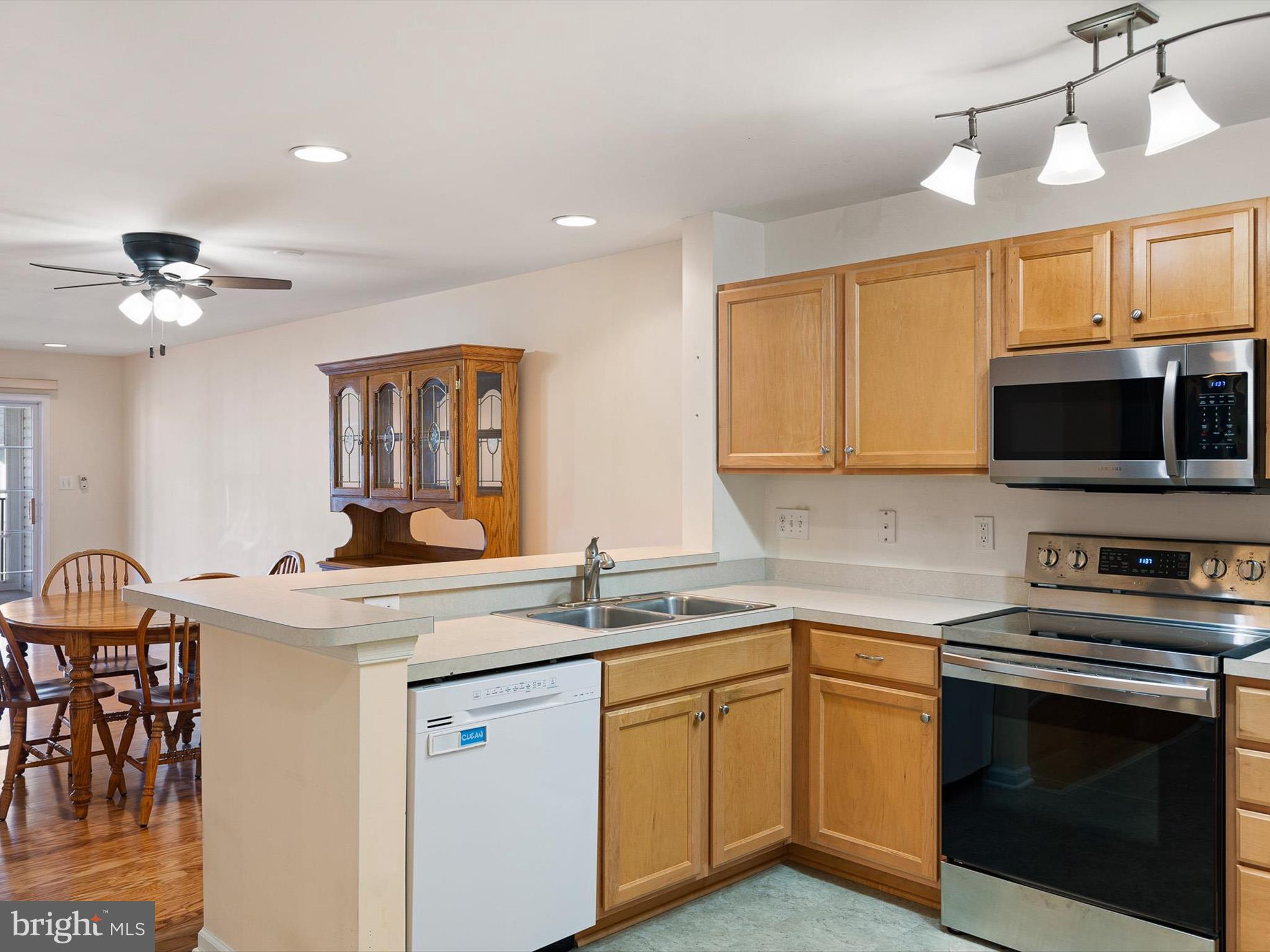 CONGRESSIONAL VILLAG - Residential