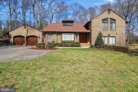 Photo of 8021 CYPRESS GROVE LN, CABIN JOHN, MD 20818 (MLS # MDMC2085406)