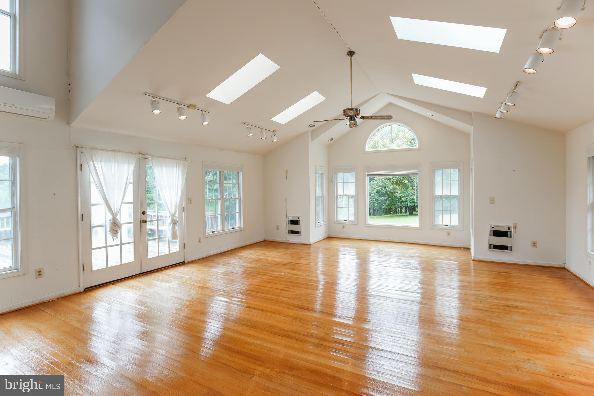 RIVERS EDGE - Residential