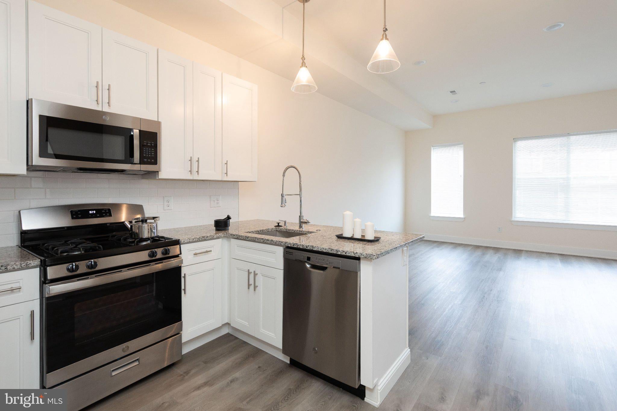 962 N 8TH STREET 6