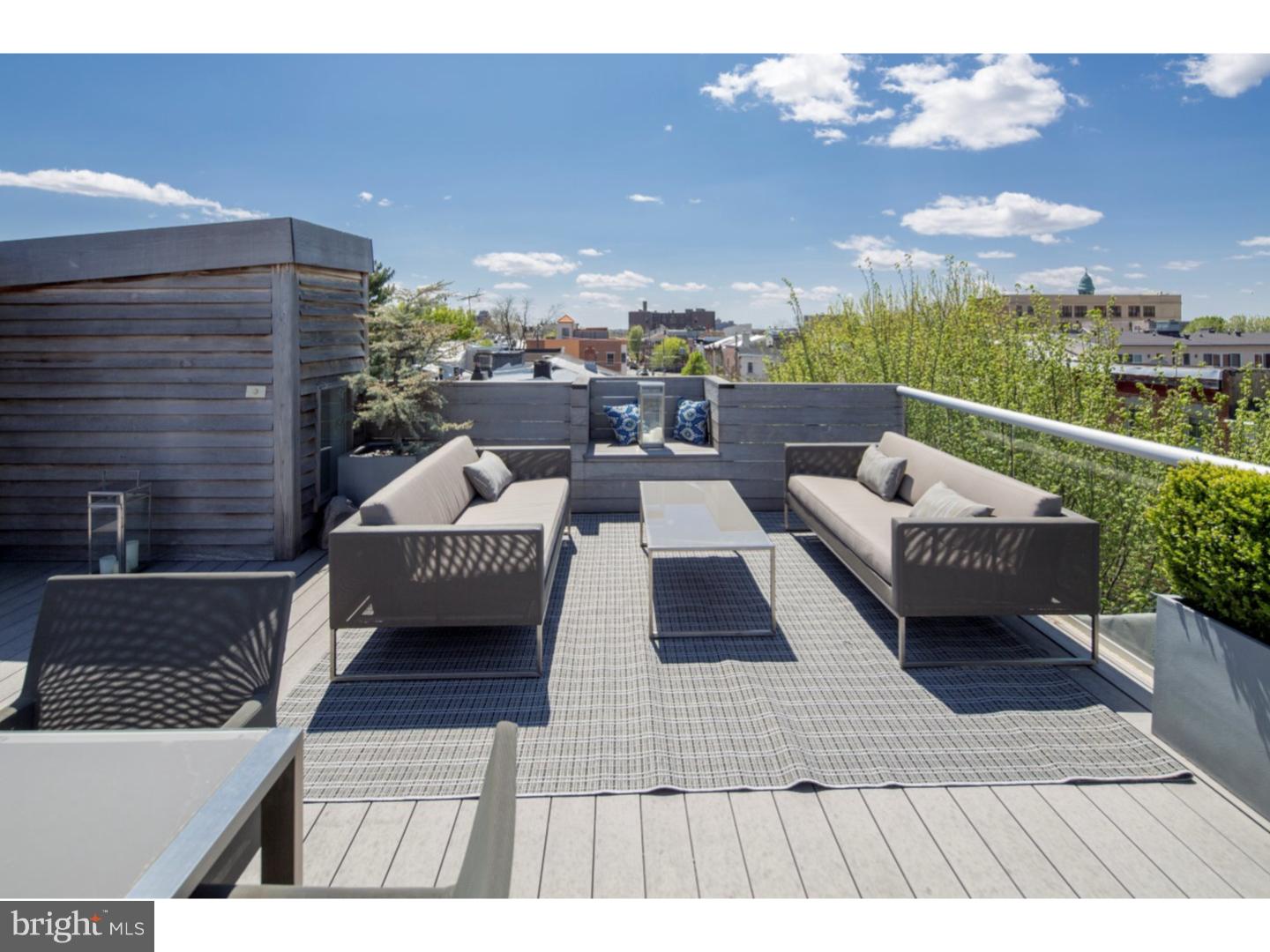 QUEEN VILLAGE - Residential