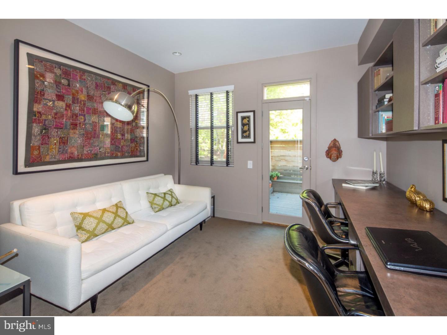 QUEEN VILLAGE - Residential