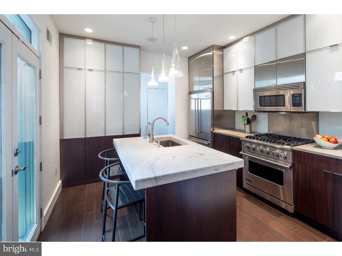 QUEEN VILLAGE - Residential