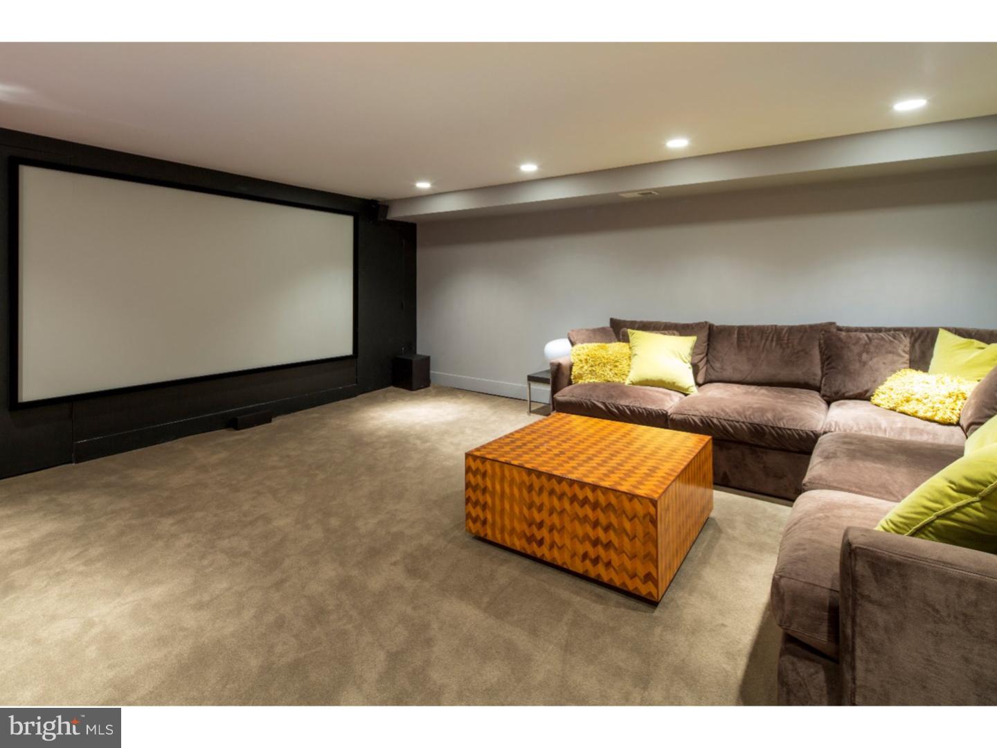 QUEEN VILLAGE - Residential