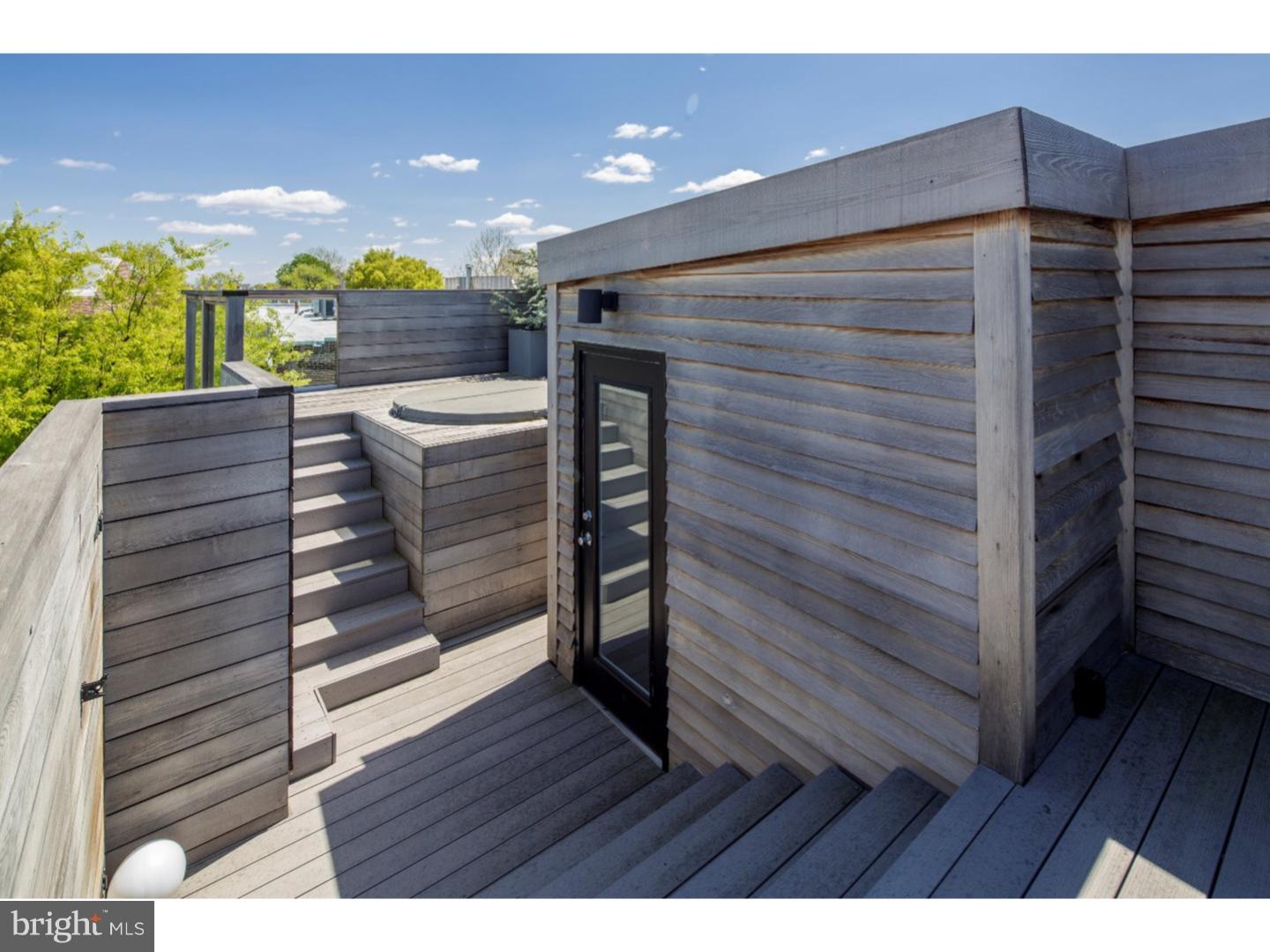 QUEEN VILLAGE - Residential