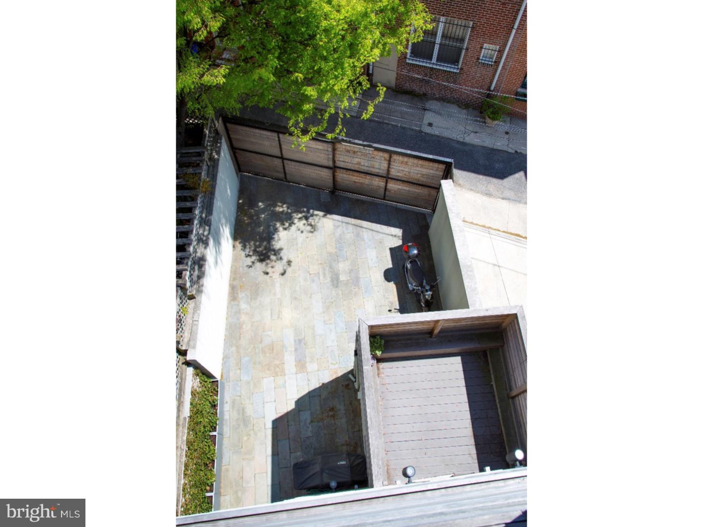 QUEEN VILLAGE - Residential