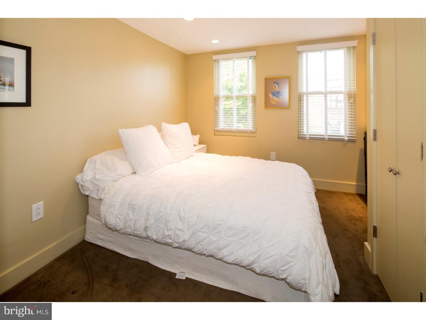 QUEEN VILLAGE - Residential