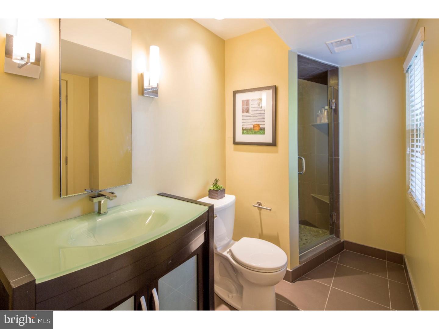 QUEEN VILLAGE - Residential