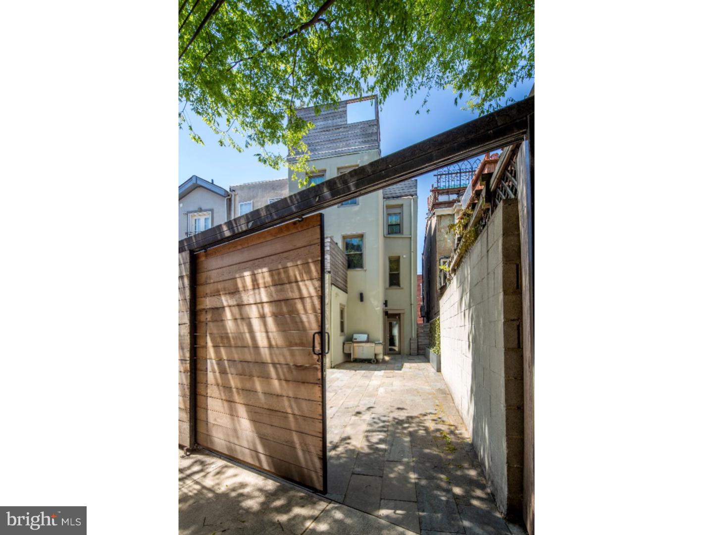 QUEEN VILLAGE - Residential