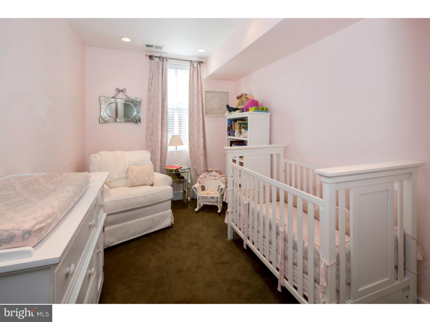 QUEEN VILLAGE - Residential