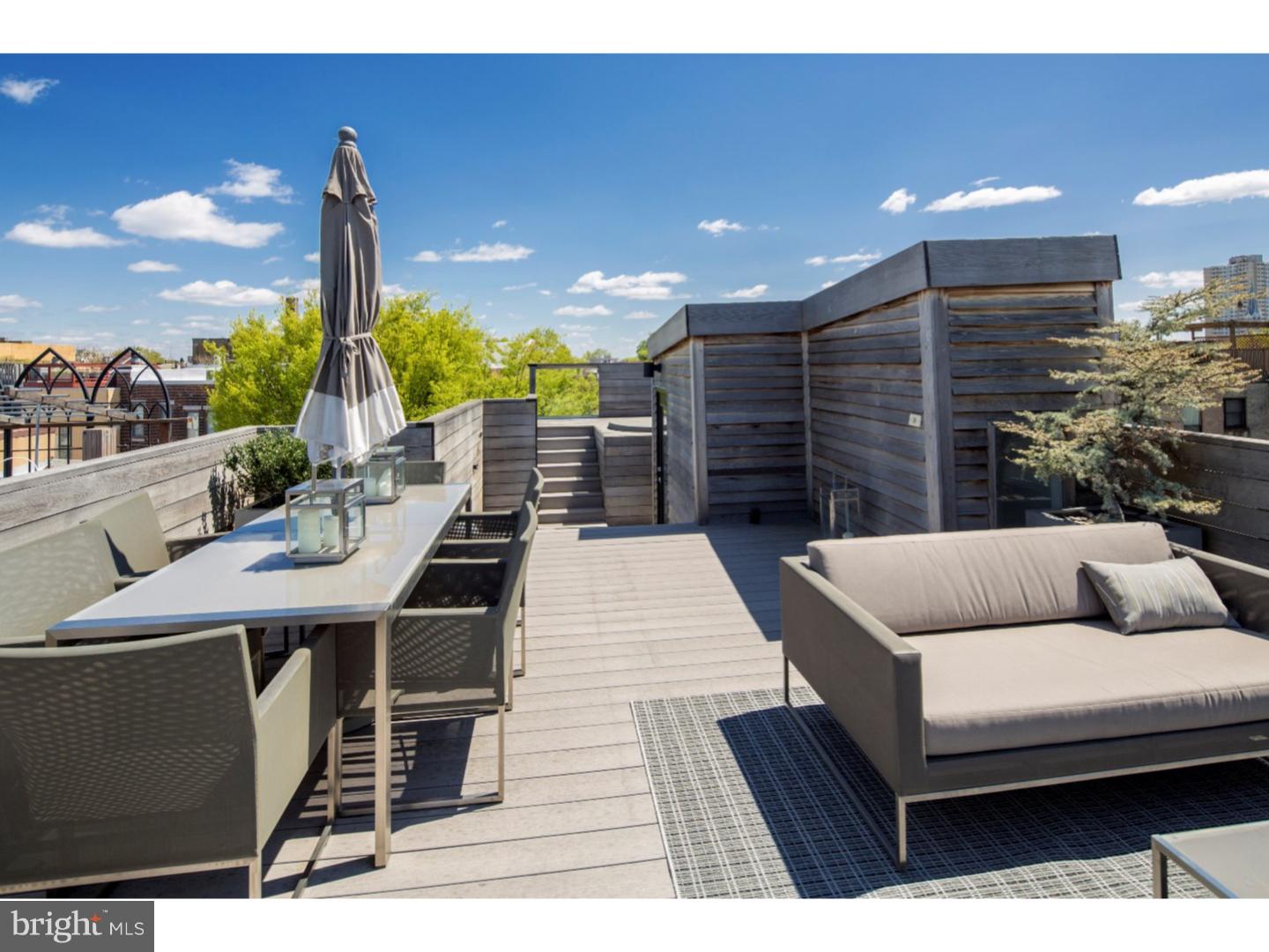 QUEEN VILLAGE - Residential