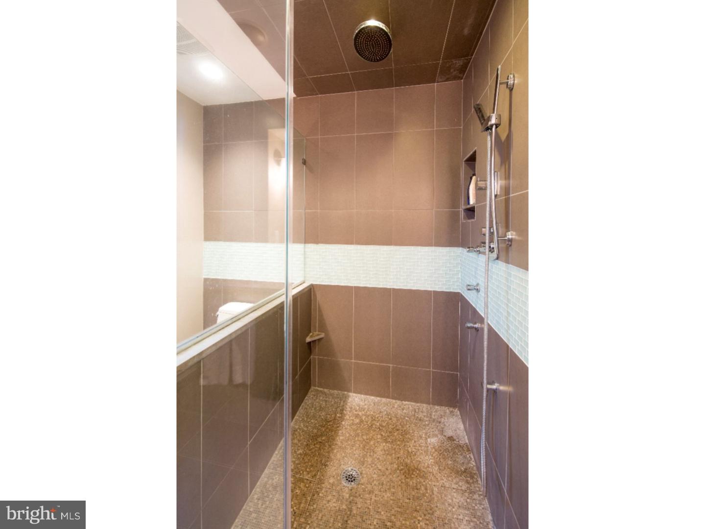 QUEEN VILLAGE - Residential