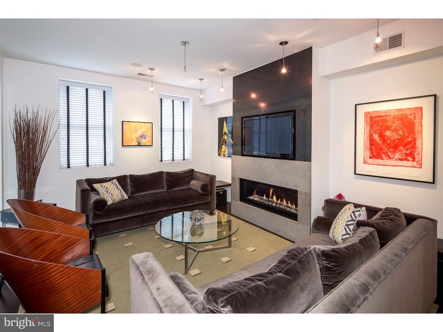 QUEEN VILLAGE - Residential