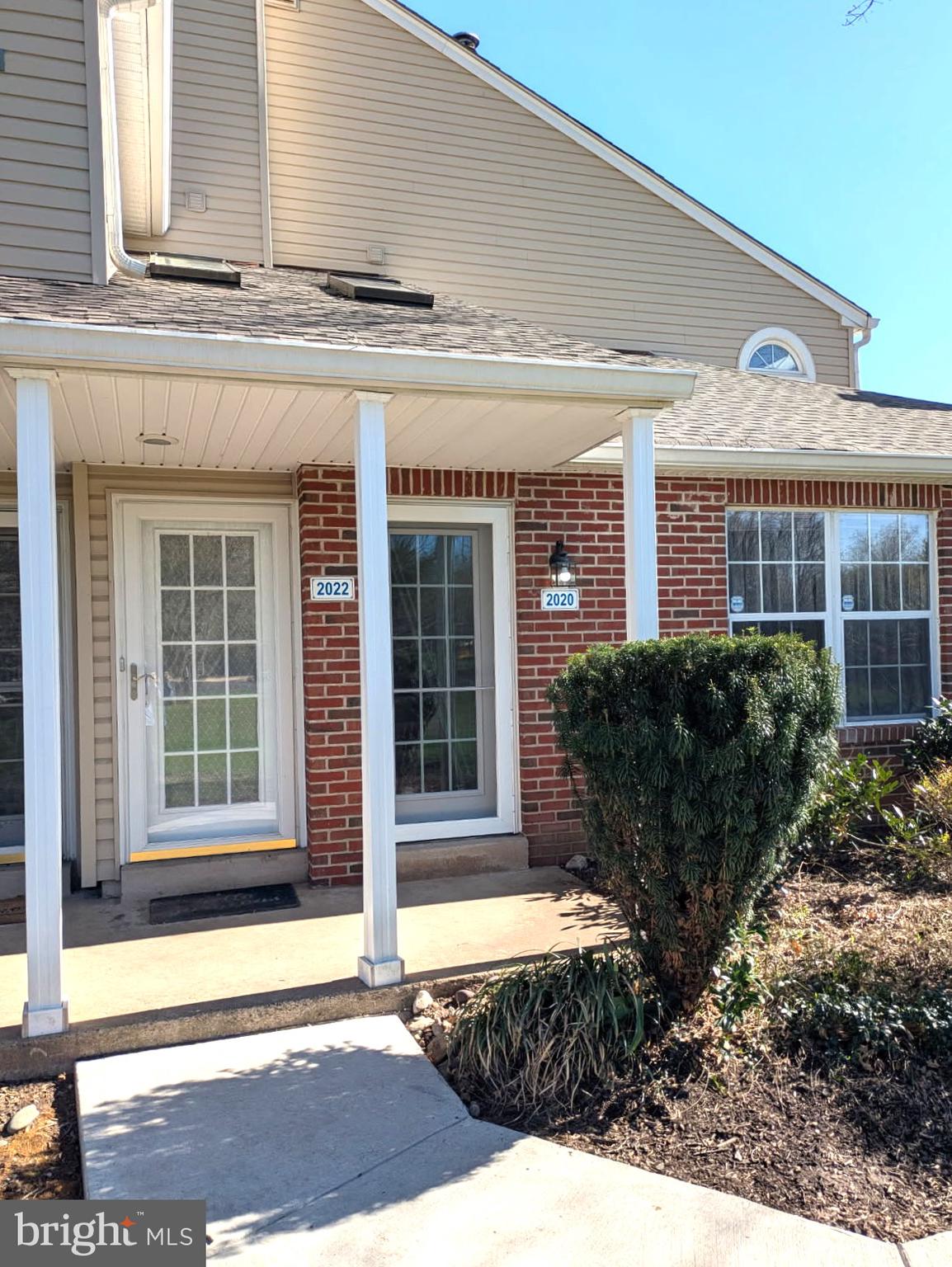 VILLAGE SHIRES - Residential Lease