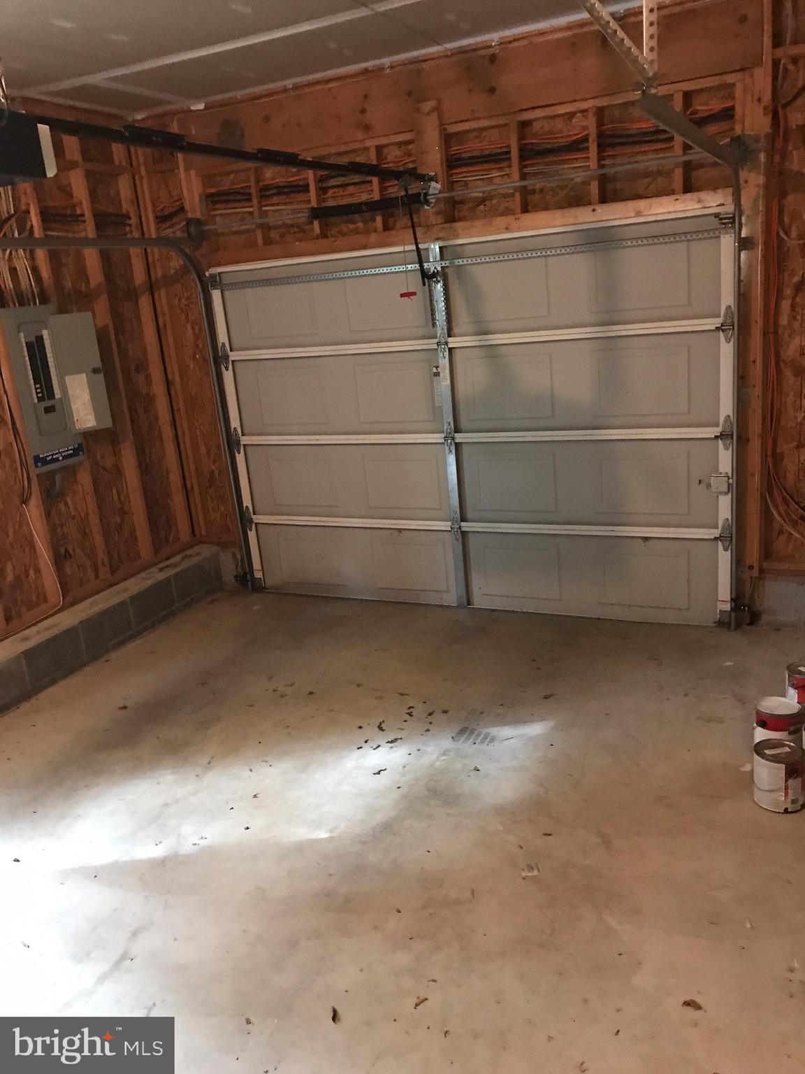 WHITE SANDS - Residential Lease