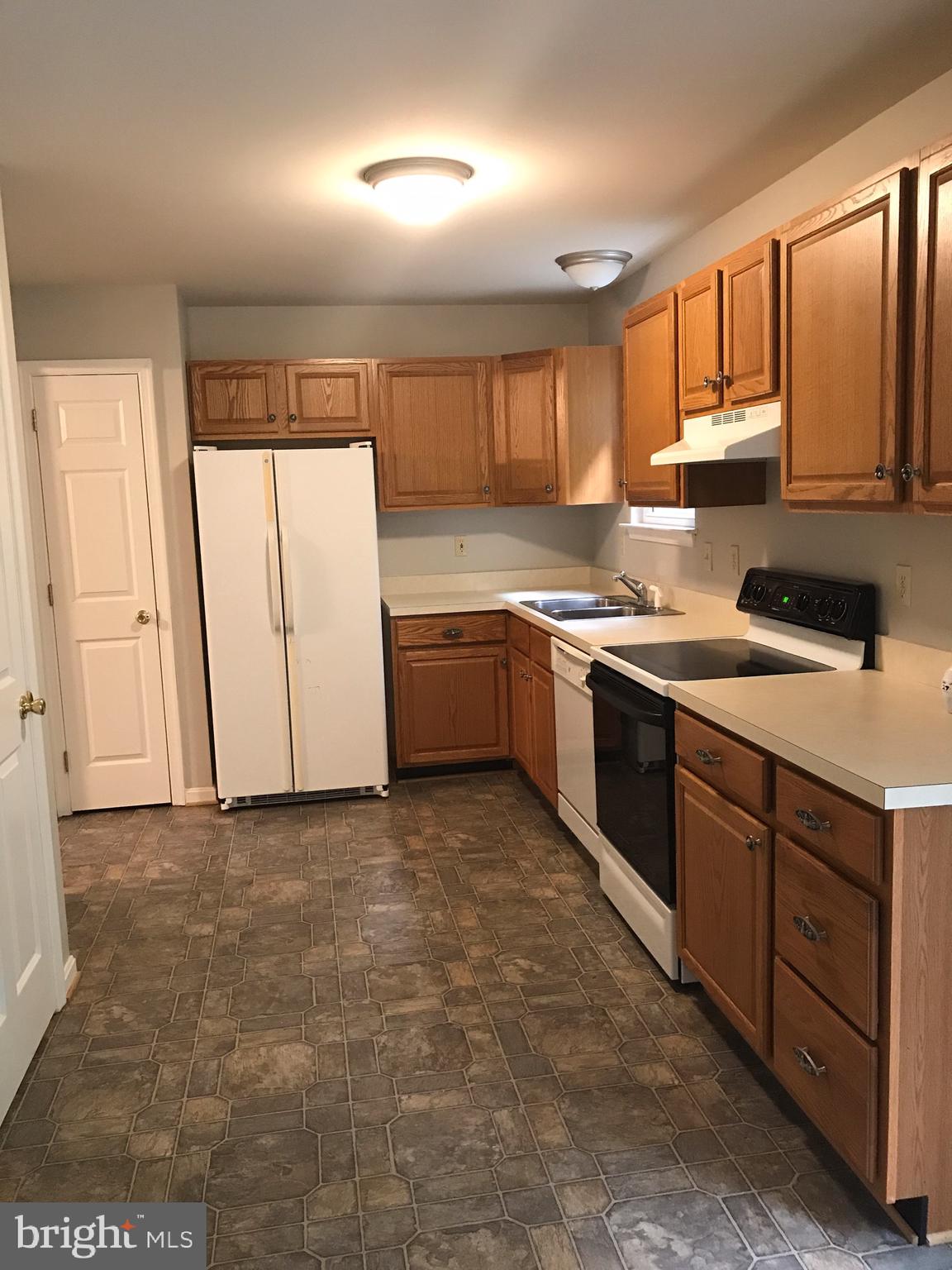 WHITE SANDS - Residential Lease