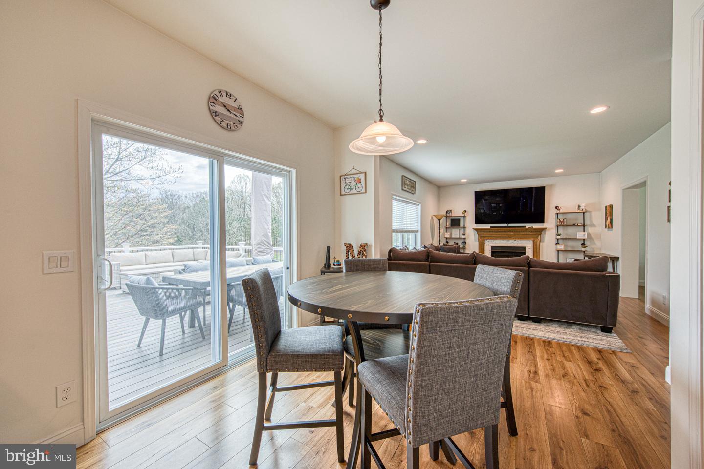 COLONIAL WOODS - Residential