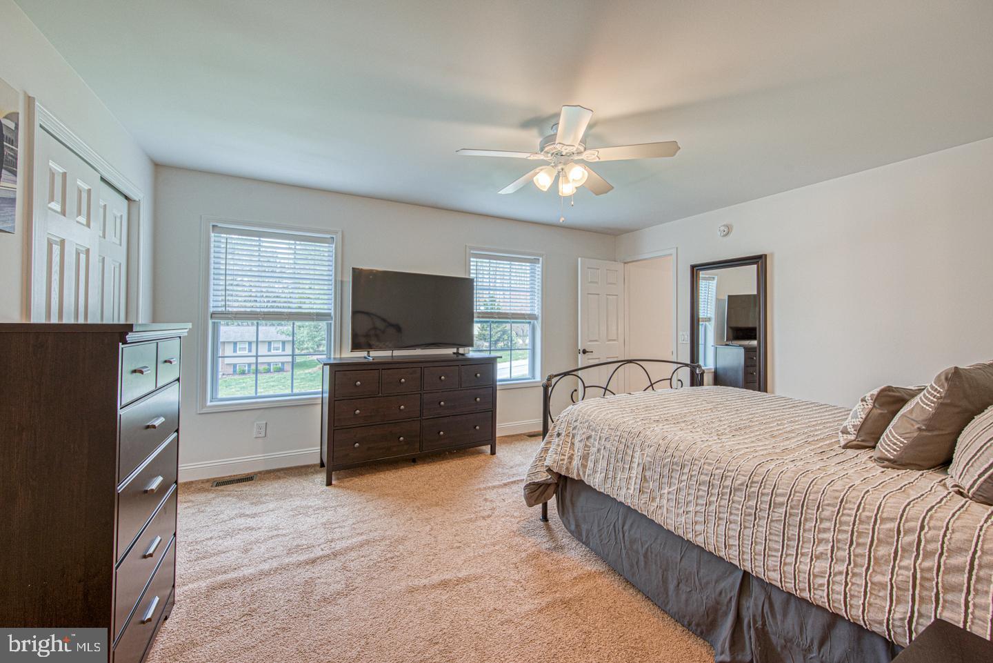 COLONIAL WOODS - Residential