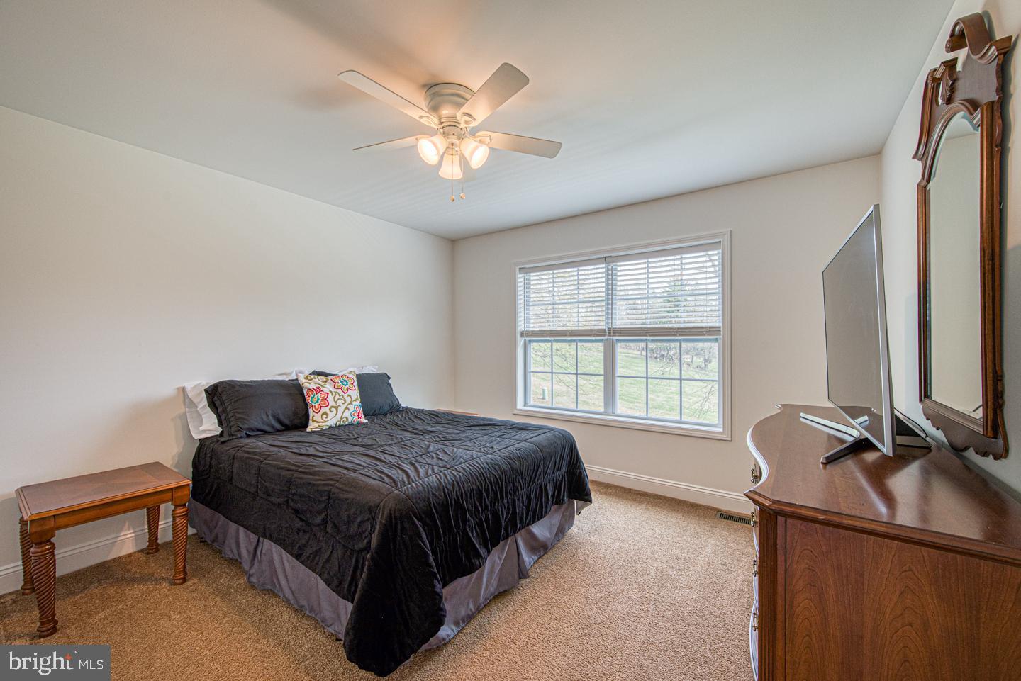 COLONIAL WOODS - Residential